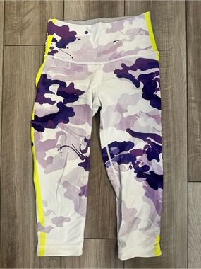 Peloton Womens Purple Camo Performance Capri Leggings